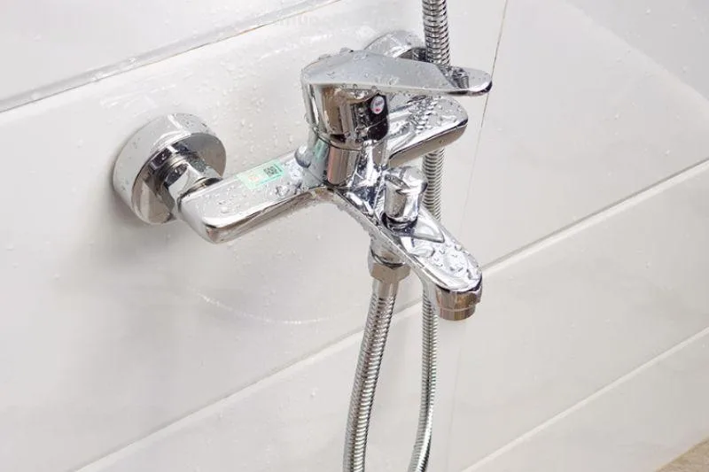 Củ sen nóng lạnh EL-7001 Eurolife được lắp đặt thực tế