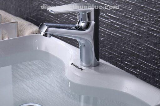 Ảnh lắp đặt thực tế chậu Lavabo dương bàn sứ Nano siêu chống bám bẩn EL-LVB04 Eurolife