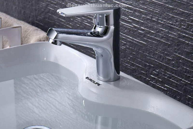 Ảnh lắp đặt thực tế chậu Lavabo dương bàn sứ Nano siêu chống bám bẩn EL-LVB04 Eurolife