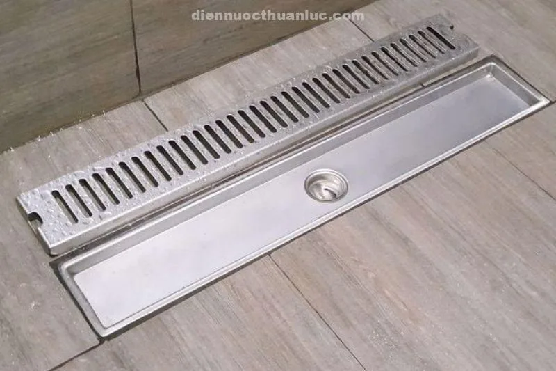 Ảnh thực tế Hố ga 10x60cm chống hôi INOX 304 EL-HG1060/HG 19 Eurolife
