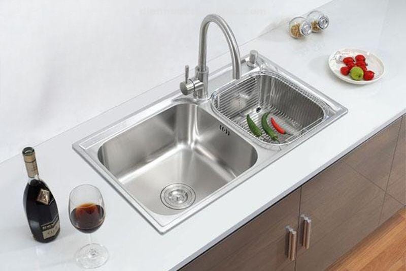 anh-thuc-te-lap-dat-ro-gac-chau-rua-chen-inox-780mm-el-r78-eurolife