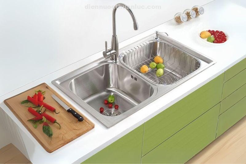 Ảnh thực tế lắp đặt rổ gác chậu rửa chén inox 810mm EL-R81 Eurolife