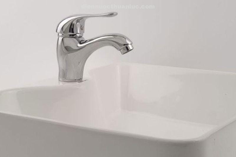 anh-thuc-te-voi-lavabo-lanh-el-ll117-eurolife-1 Hình ảnh vòi Lavabo lạnh EL-LL117 Eurolife được lắp đặt tại bồn