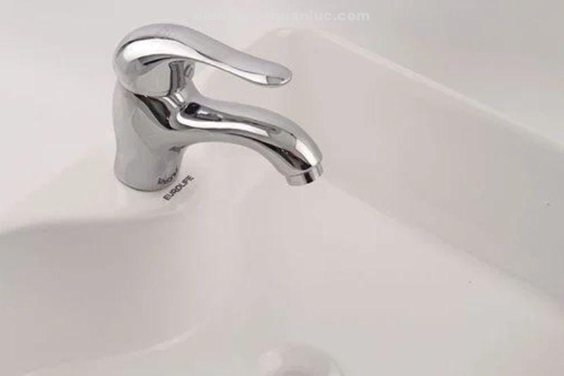 anh-thuc-te-voi-lavabo-lanh-el-ll117-eurolife-2 Vòi Lavabo lạnh EL-LL117 Eurolife lắp đặt thực tế