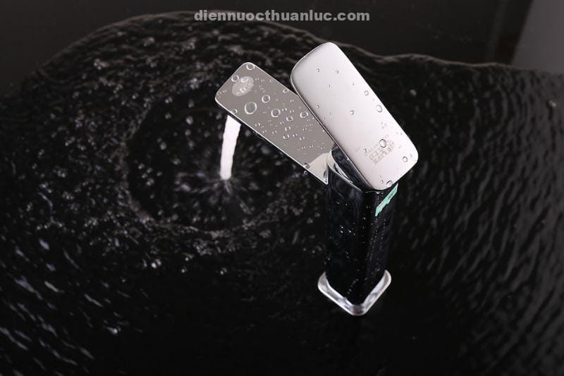 anh-thuc-te-voi-lavabo-nong-lanh-cao-30cm-el-d21-eurolife-2 Ảnh thực tế vòi Lavabo nóng lạnh cao 30cm EL-D21 Eurolife