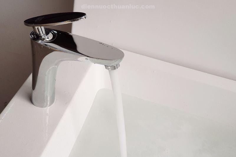 anh-thuc-te-voi-lavabo-nong-lanh-el-cam02-eurolife-1 Hình ảnh vòi Lavabo nóng lạnh EL-CAM02 Eurolife sau khi được lắp đặt