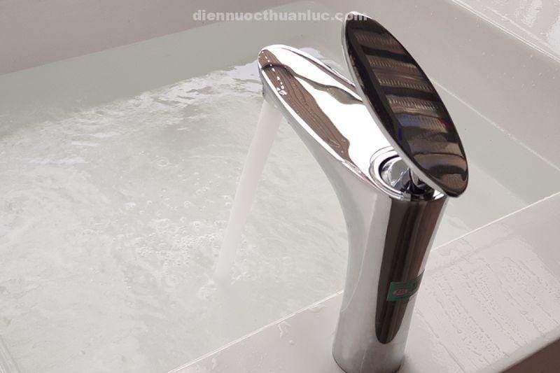 anh-thuc-te-voi-lavabo-nong-lanh-el-cam02-eurolife-2 Vòi Lavabo nóng lạnh EL-CAM02 Eurolife được lắp đặt thực tế