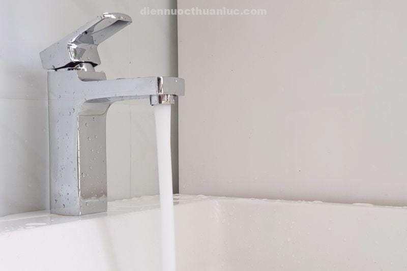 anh-thuc-te-voi-lavabo-nong-lanh-el-daisy-02-eurolife-1 Ảnh thực tế vòi Lavabo nóng lạnh EL-DAISY 02 Eurolife