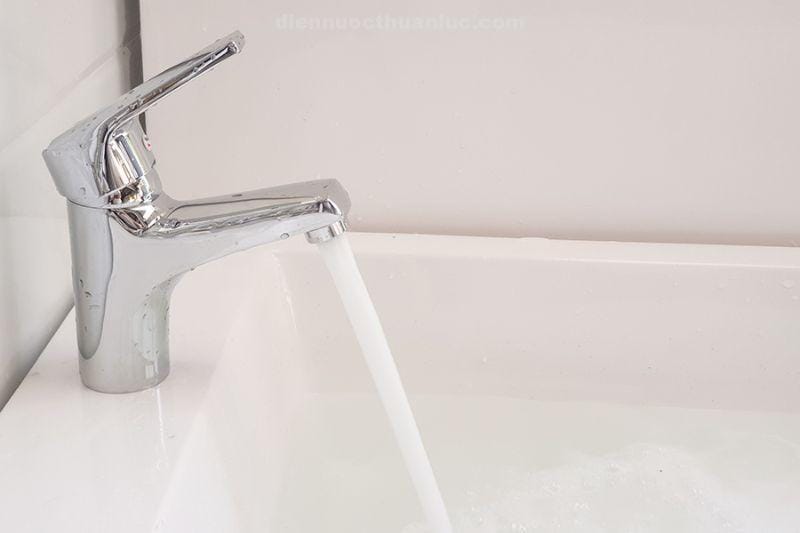 anh-thuc-te-voi-lavabo-nong-lanh-el-iris-02-eurolife-1 Ảnh thực tế vòi Lavabo nóng lạnh EL-IRIS 02 Eurolife