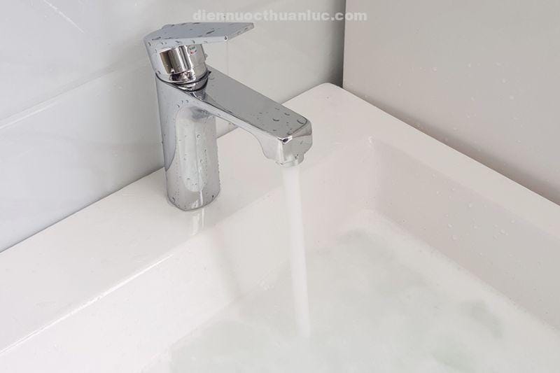 anh-thuc-te-voi-lavabo-nong-lanh-el-jas-02-eurolife-2 Ảnh thực tế lắp đặt vòi Lavabo nóng lạnh EL-JAS 02 Eurolife