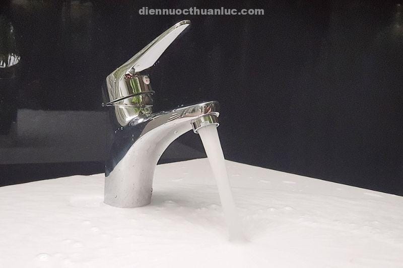 anh-thuc-te-voi-lavabo-nong-lanh-el-lot-02-eurolife-2 Ảnh thực tế vòi Lavabo nóng lạnh EL-LOT 02 Eurolife