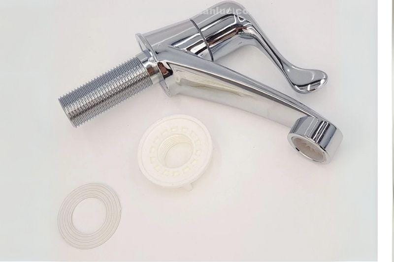 bat-gan-voi-lavabo-cao-ma-chrome-tay-muong-la03-eurolife-voi-rong-cao-su-dem Bát gắn vòi Lavabo cao mạ Chrome tay muỗng LA03 Eurolife với roong cao su dem chống rỉ nước