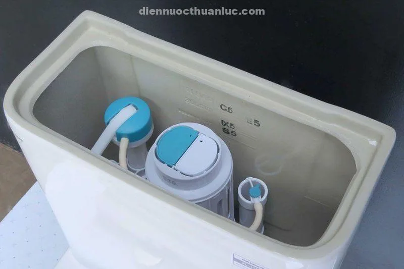 Bồn cầu 1 khối EL-LUX035 Eurolife sử dụng bộ xả Tornado siêu mạnh