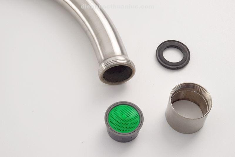 dau-voi-rua-chen-lanh-am-tuong-inox-304-el-rc08-eurolife-co-the-thao-roi-de-ve-sinh Đầu vòi rửa chén lạnh âm tường Inox 304 EL-RC08 Eurolife có thể tháo rời để vệ sinh