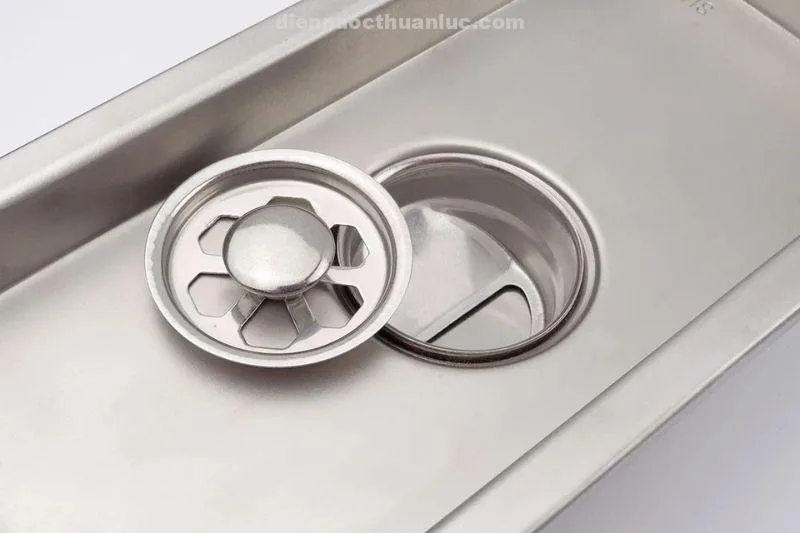 Nắp Hố ga 10x30cm chống hôi INOX 304 EL-HG1030/HG16 Eurolife tự đóng khi không có nước