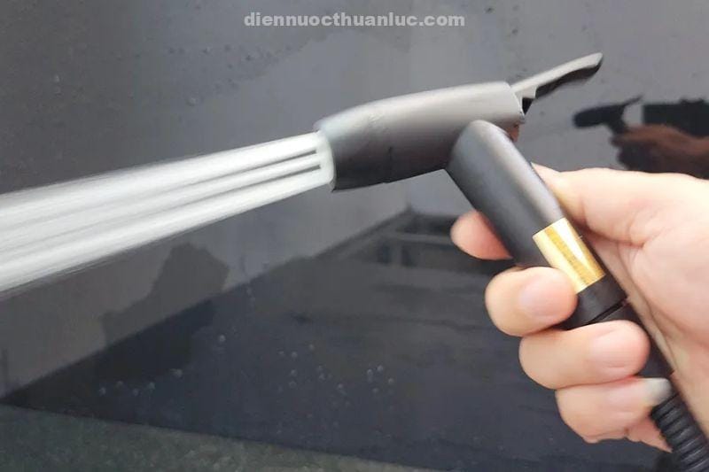 anh-thuc-te-bo-voi-xit-ve-sinh-el-x12-d-eurolife Ảnh thực tế bộ vòi xịt vệ sinh EL-X12-D Eurolife